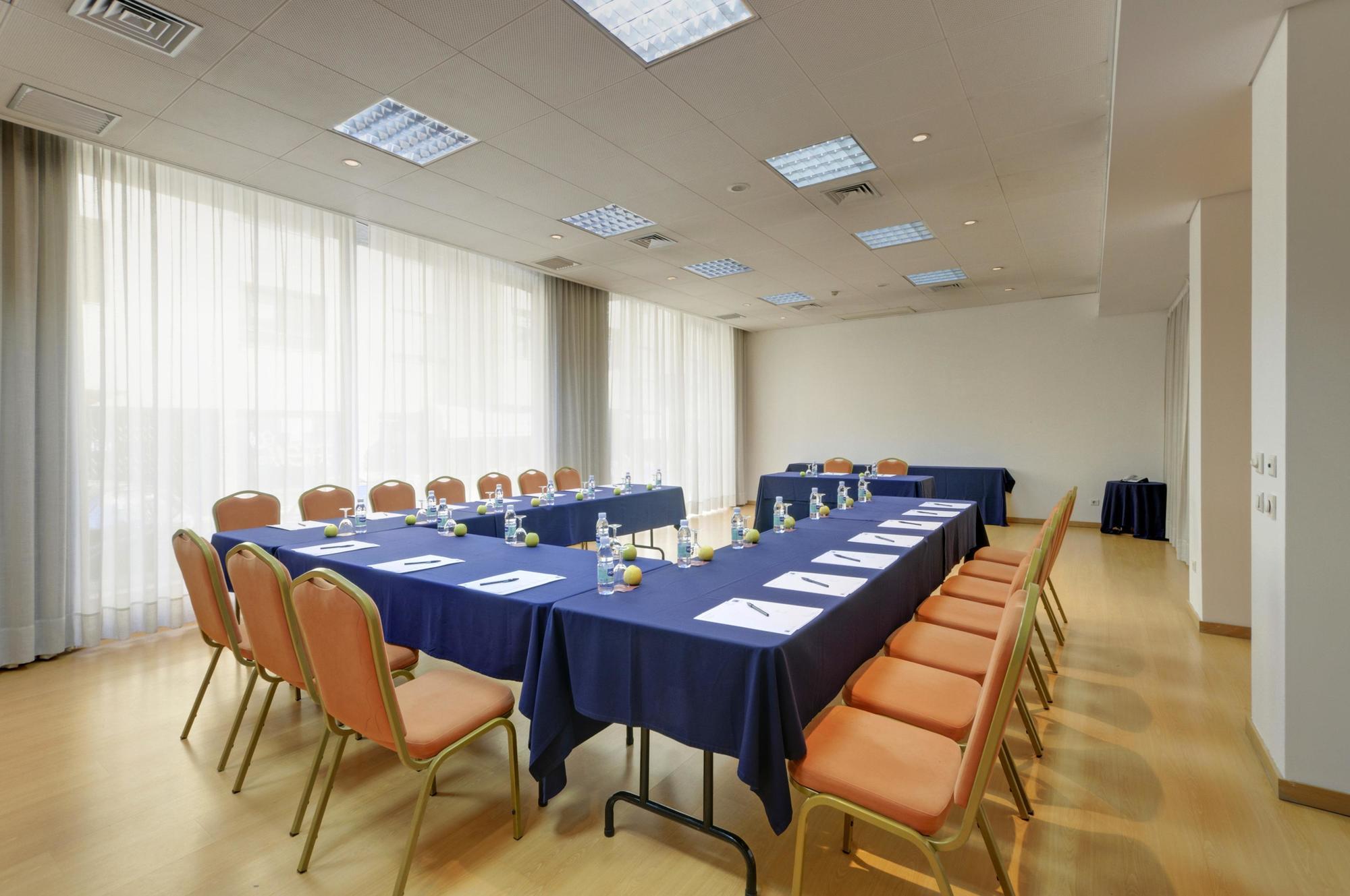 Tryp By Wyndham Porto Centro Hotel Бизнес фото